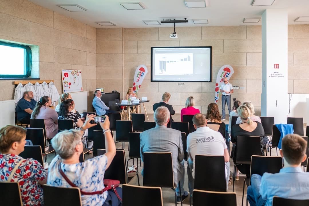 Tisková konference Půl talíře